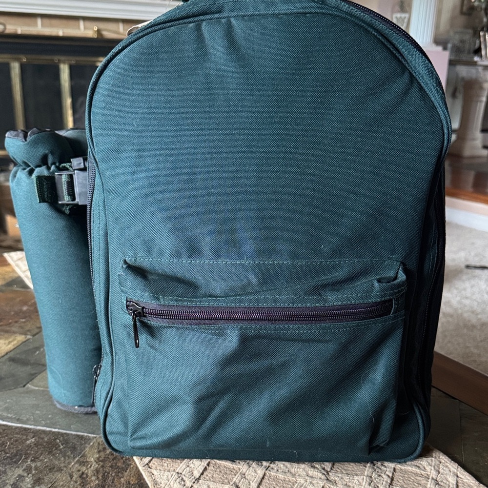 Picnic Backpack with detachable Bottle Holder
Brand New with tags